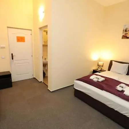 California 3* 布达佩斯