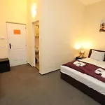 California 3* بودابست