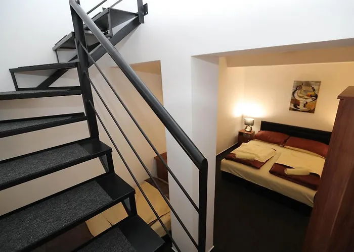 California 3* Budapest