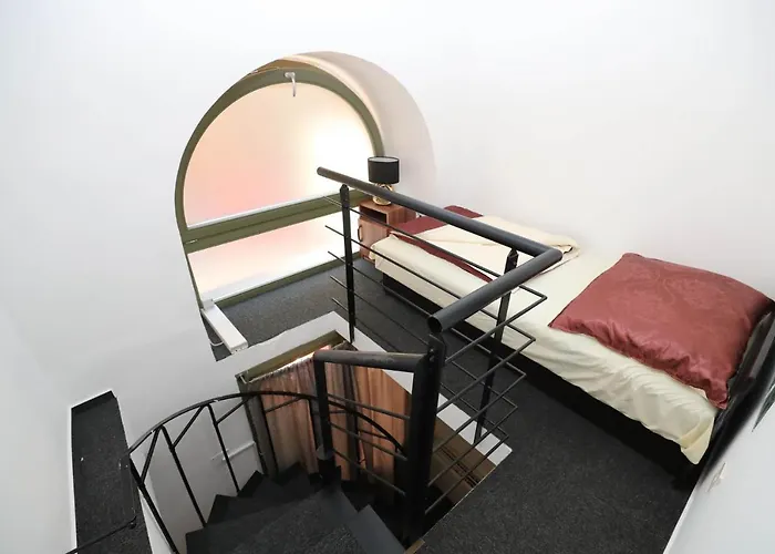 California 3* Budapest